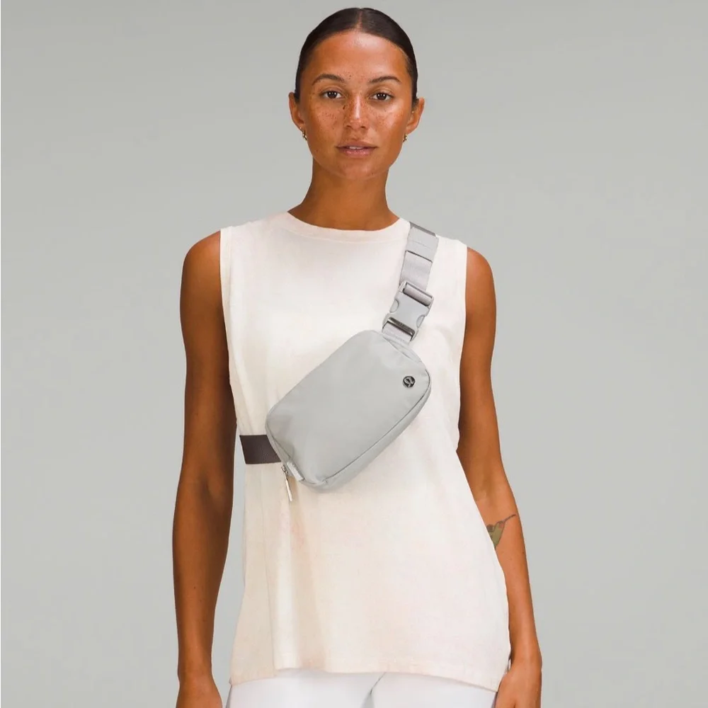 Lululemon Everywhere Belt Bag - Picture 6 of 6
